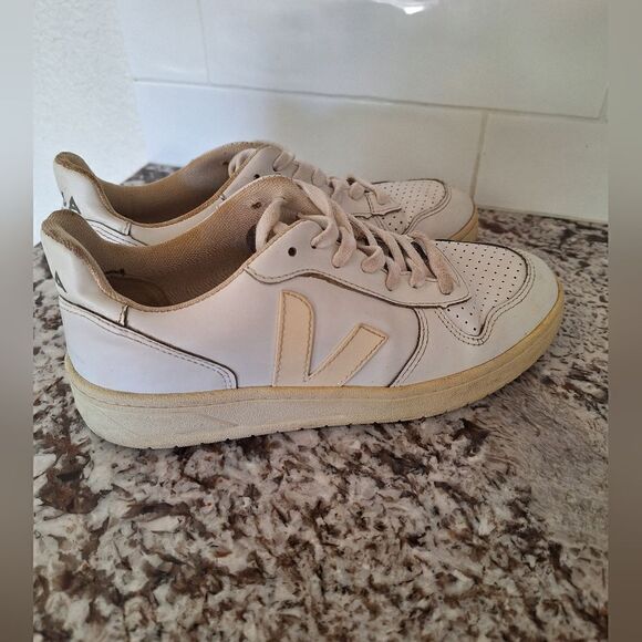 Veja‎ leather sneakers  size 7 US - Picture 2 of 8
